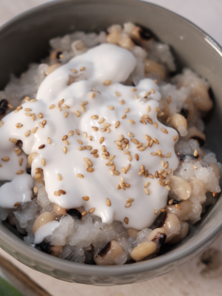 Instant Pot Black Eyed Peas with Sticky Rice (Che Dau Trang)